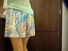 ¡Cámara espía real pilla a chica universitaria argentina meando al aire libre!