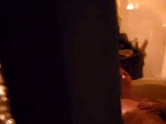 Waarom spioneren op kleine kamergenoot die masturbeert in studentenhuis met verborgen camera?