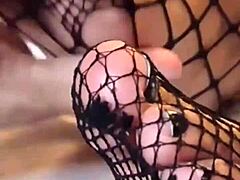 i'm cumming on the brunette's feet