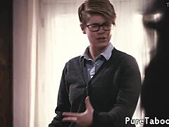 Se denne sexede babe blive analt ødelagt?