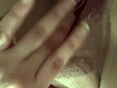 Valeriavida engages in amateur masturbation session.