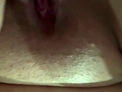 Valeriavida engages in amateur masturbation session.