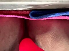 Valeriavida engages in amateur masturbation session.