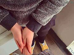 Menggosok celana dalamku keras sampai kamu cum di dalam untuk creampie!