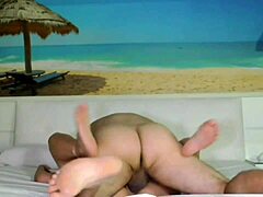 Chica latina le lamen el culo y las tetas en entrevista de casting loca después de que el novio la engañara