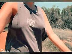 เมียท้าทายแฟลชข้างอกบนม้านั่งสาธารณะกลางแจ้งเปลือยเมียแก่หื่นชอบสายตาดูหน้าอก