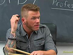 Πόρνη μαθήτρια δελεάζει τον δάσκαλό της