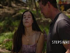 Stepsiblings fuck intensely in park