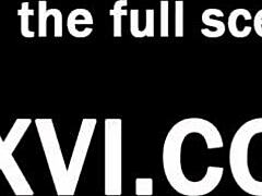 Mostohatestvér keményen dugja Vira Goldot és Lita Phoenixt a konyha padlóján cumshot-tal.