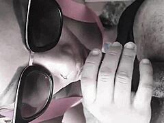 trailer viser offentlig elv morro med latina rødhåret paty angel som får en stor sædlast