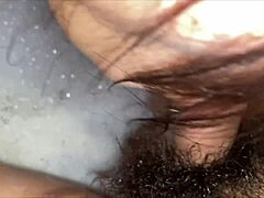 Perverzni japonski par uživa vroč seks v peni kopeli