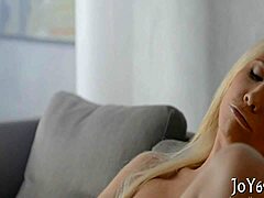 Vanilla 18+ genç softcore oyuncak oyunu yapıyor