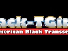 Hé, cette trans noire est complètement femme, tu sais