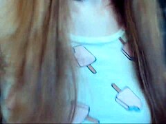 Uh, mislim, gledam svoj odlomljen lak na nohtih od blizu, medtem ko uh, vstavljam ta stekleni dildo za intenziven orgazem...