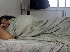 Fet ars svägerska rider och suger i kukold doggy böjd över fetish