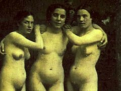 Trío lésbico vintage se convierte en pelea peluda con buceo de coño