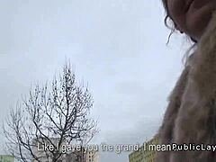 Amateur europea natural chupa y folla duro en escena POV pública. ¡Pareja checa real se vuelve loca!