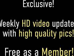 Annyira felizgulok, ahogy Sara Jay nagy seggű borotvált puncija játékokkal és vibrátorral kerül megfúrásra intenzív orgazmusos hármasban