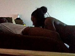 Does glamour brunette ariadna get wild with licking?