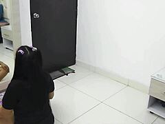 Que rico follar por primera vez con mi padrastro, me trata como toda una perra - highlight