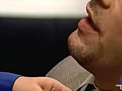 Léa Martiniブロンドスラット巨乳が刑務所でアナルファック