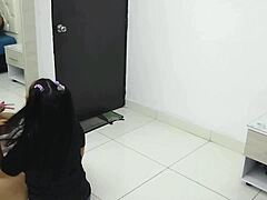 Que rico follar por primera vez con mi padrastro, me trata como toda una perra - highlight