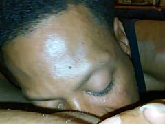 توسلت ألعق كسها الأسود السمين وزبي العملاق جاهز