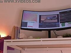 כוס רטובה וחמודה מרגישה אינטנסיבית אחרי פלאג אנאלי, מתחשק לה לשבת על הפנים שלך נואשות