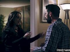 brunett går med i tretal-scen med kille och Aura Doll, utforskar hårig fetisch och oralsex tillsammans.