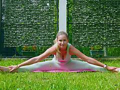 Stella Cardo's outdoor yoga routine