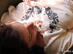 şişman Sequoia kıllı amını mastürbasyon yapıyor