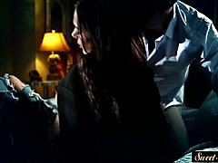 ستيبدوتر بصدر كبير تتعرض للنيك بقوة في غرفة النوم في لعبة دور خيالية