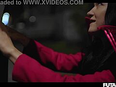 Зузу Свит исследует личные моменты в соло истории