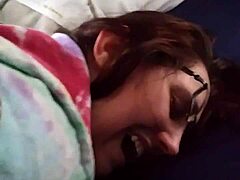 Kocam sıkı amımı ve kıçımı parmaklarken inliyorum