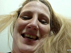 moden tysk husmor med kurver bliver samlet op af ung 18+ fyr til sex