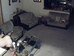 Guarda moglie amatoriale che tradisce su cam nascosta a casa