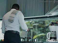 Anny Aurora و Rob Piper يغوصان في نيك شرجي عنيف مع زب أسود كبير