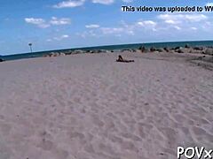 Podvedená mladá holka 18+ olizuje mokrou kundu v POV