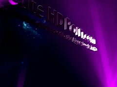 Winzige russische Teen 18+ deutet an, massiven Cum-Load von riesigem Schwanz zu streicheln