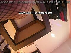 אני אוהבת לשלוט בבן החורג שלי עם התחת הגדול שלי