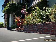 मैं Fathers Day पर morning anal sex से freak out हो जाती हूँ।