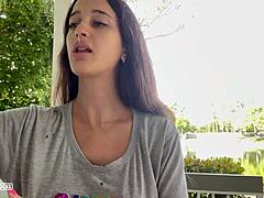 Он кончил мне на лицо. Отправлена во двор.