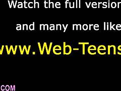 Gözlüklü zayıf 18+ genç küçük memeli ufak tefek 18+ lezbiyenleri yalıyor
