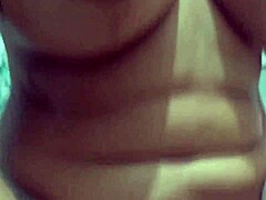 Proposition d'emploi se transforme en sexe sauvage avec creampie ! Latina ado busty pliée et remplie.