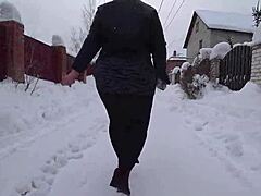 MILF in pantyhose takes a walk