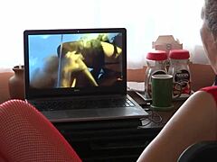 Mia moglie latina si masturba guardando porno mentre gli amanti la registrano di nascosto prima che il marito cornuto la veda