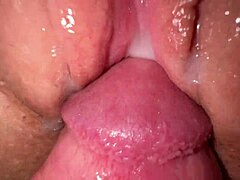 와, 이 좁은 틴 18+ 보지 박는 익스트림 클로즈업이 크리미 사정으로 대박!