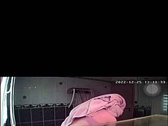 Rejtett kamera kapja el az amatőr szőke francia felnőtt nőt zuhanyozás közben érdekes magánszféra megsértésben