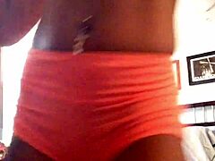 Ebony Shows Fat Cameltoe Then Twerks Seductively