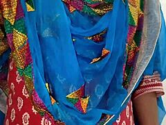 Madrastra desi seduce a joven hombre con deepthroat en audio hindi